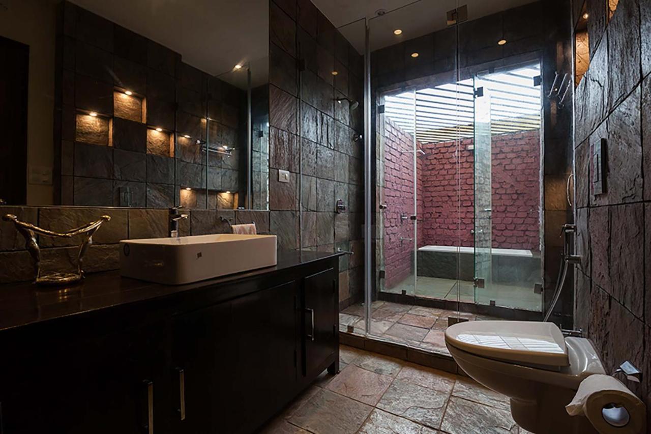 Stayvista'S Shivom Villa 12 - A Serene Escape With Views Of The Valley And Lake 罗纳瓦拉 外观 照片