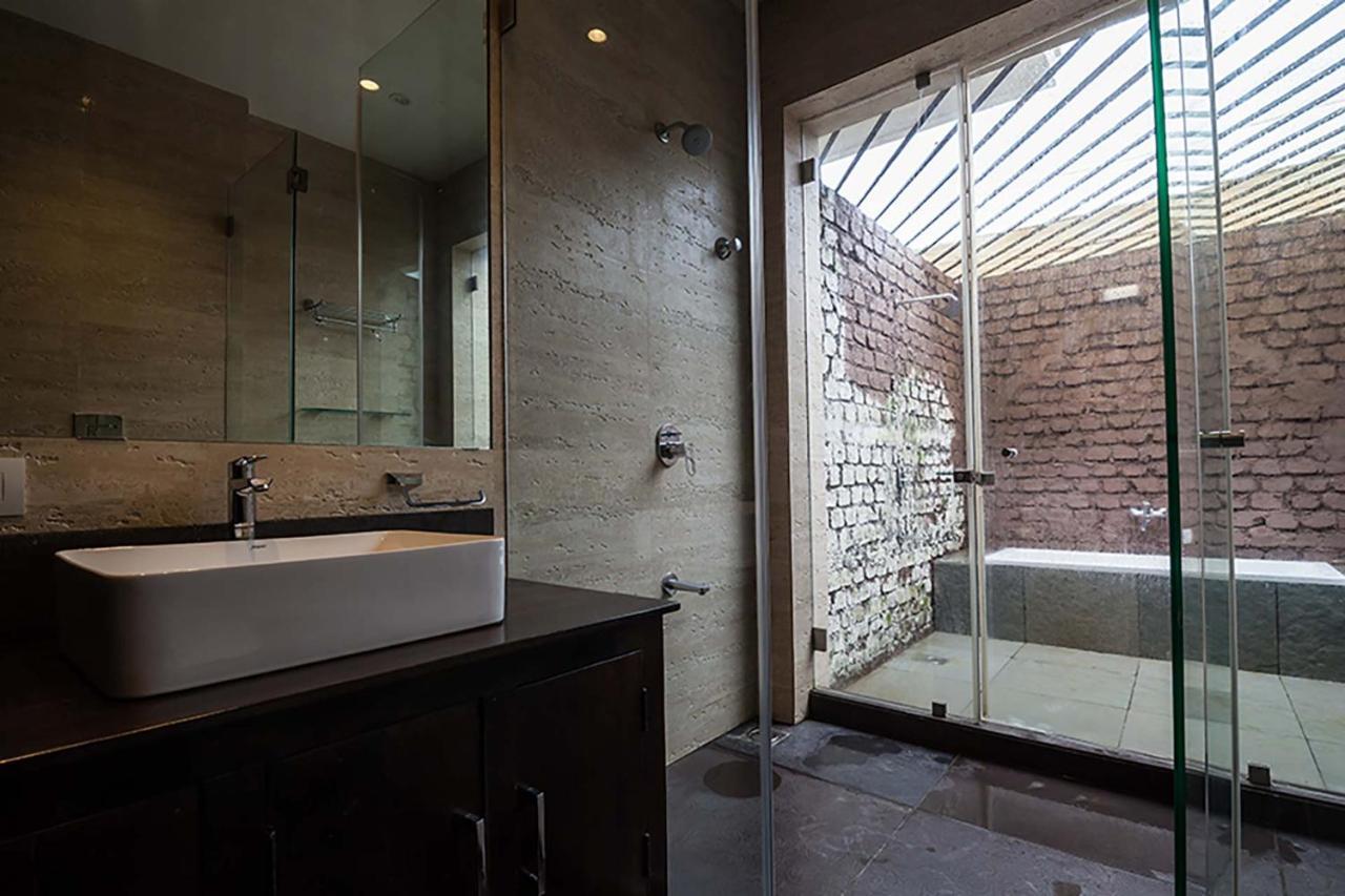 Stayvista'S Shivom Villa 12 - A Serene Escape With Views Of The Valley And Lake 罗纳瓦拉 外观 照片