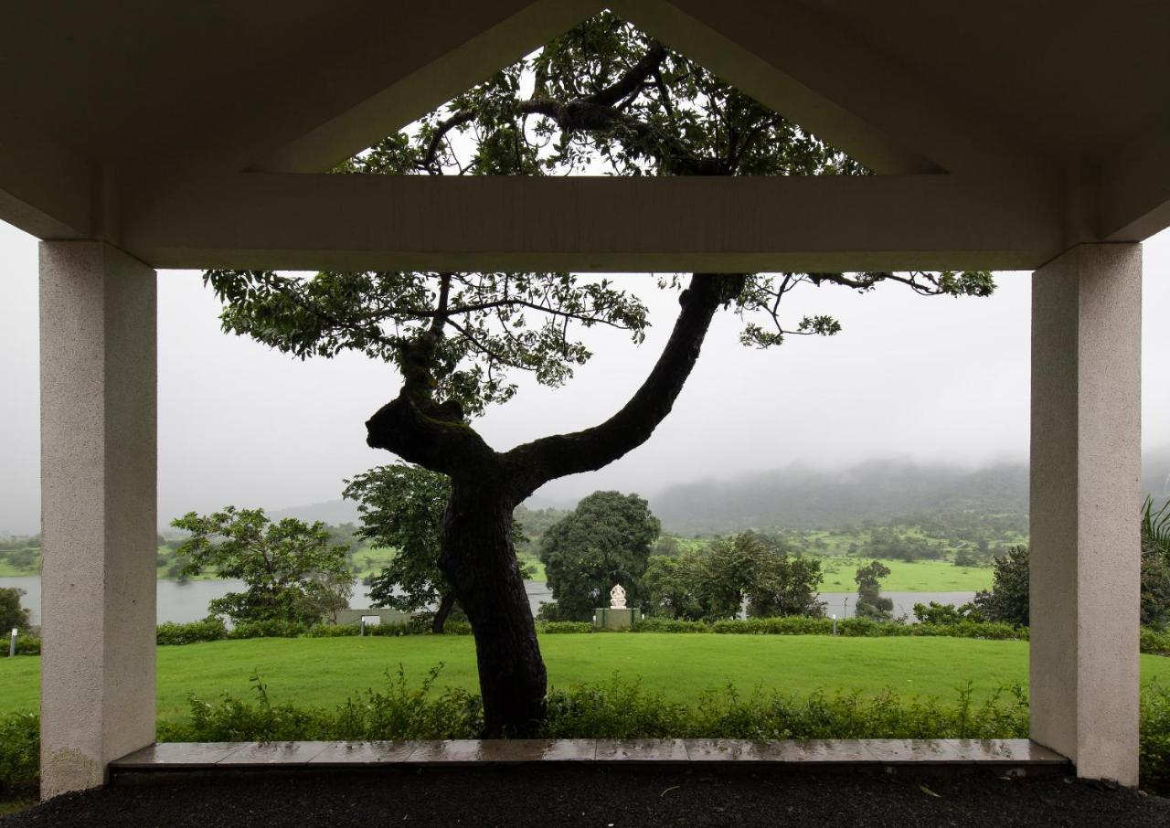 Stayvista'S Shivom Villa 12 - A Serene Escape With Views Of The Valley And Lake 罗纳瓦拉 外观 照片